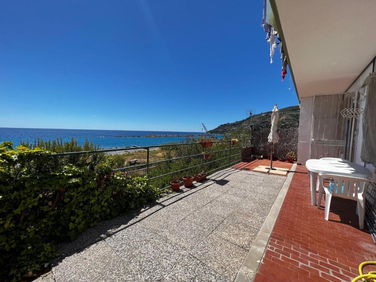 Suite A 2 Passi Dalla Spiaggia - Ospedaletti Exterior foto